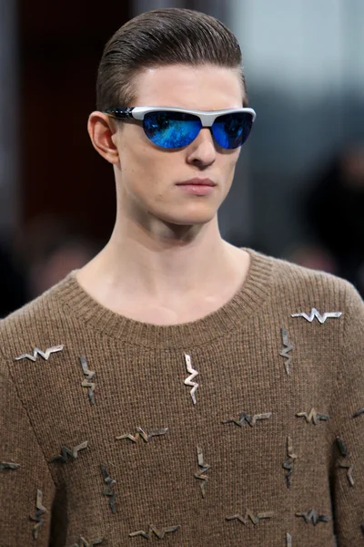 Look 28
